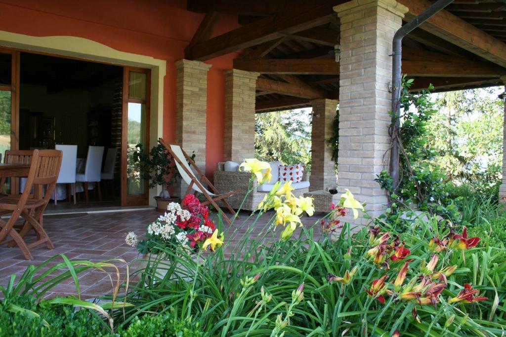 Agriturismo La Rosa Tea Villa Urbania Kültér fotó