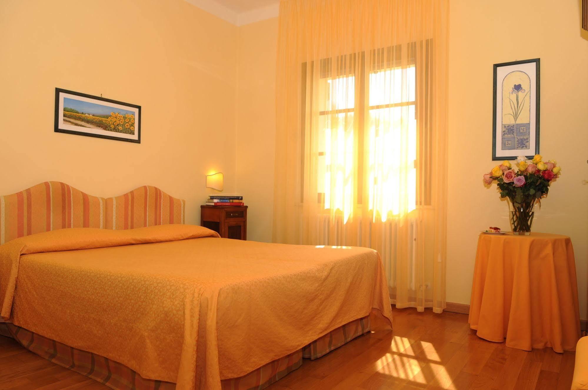 Agriturismo La Rosa Tea Villa Urbania Kültér fotó