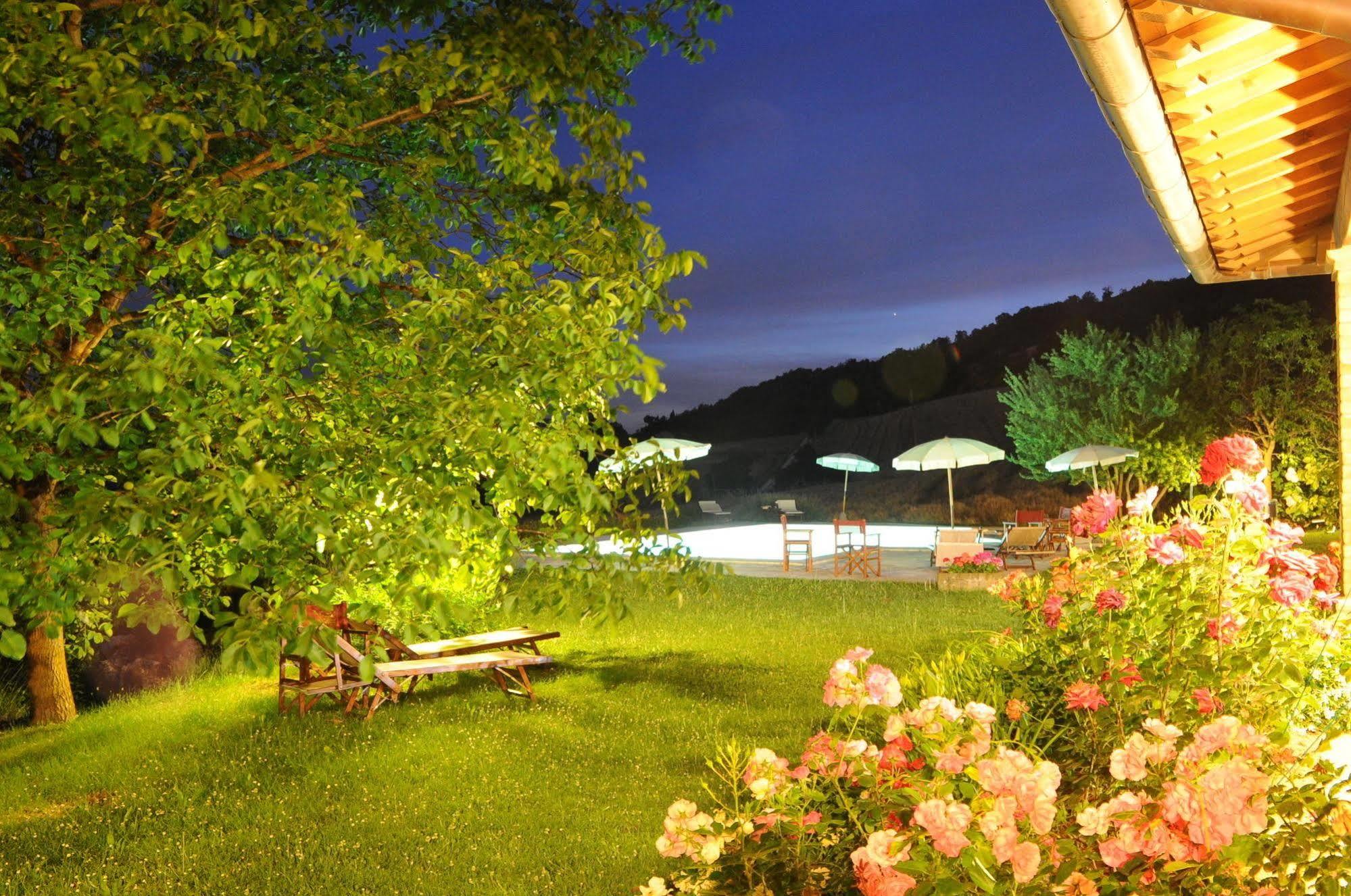 Agriturismo La Rosa Tea Villa Urbania Kültér fotó
